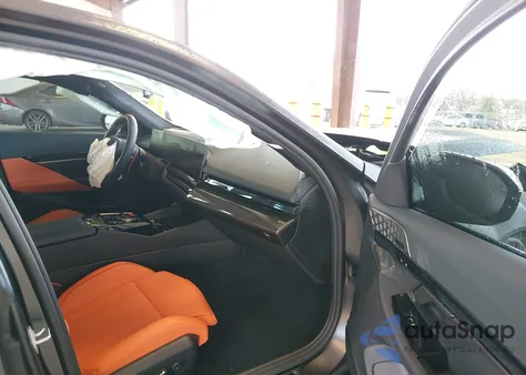 2026 BMW M5 z USA, uszkodzony, nr VIN WBS83FK04TCW34238